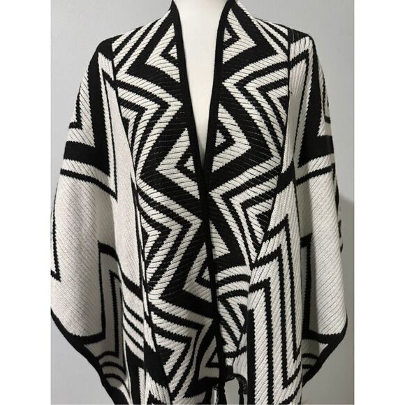 Chico’s OS cardigan sweater wrap black and white Aztec  southwestern print - Picture 7 of 7